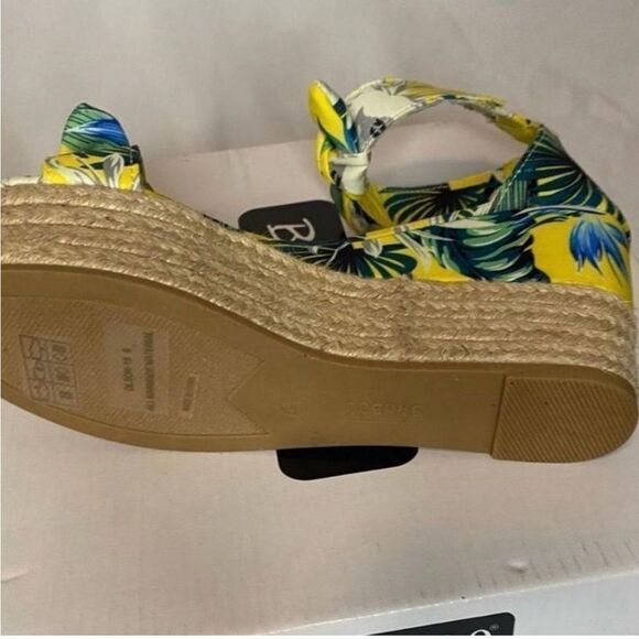 Floral Wedges Size 8 - Picture 5 of 7